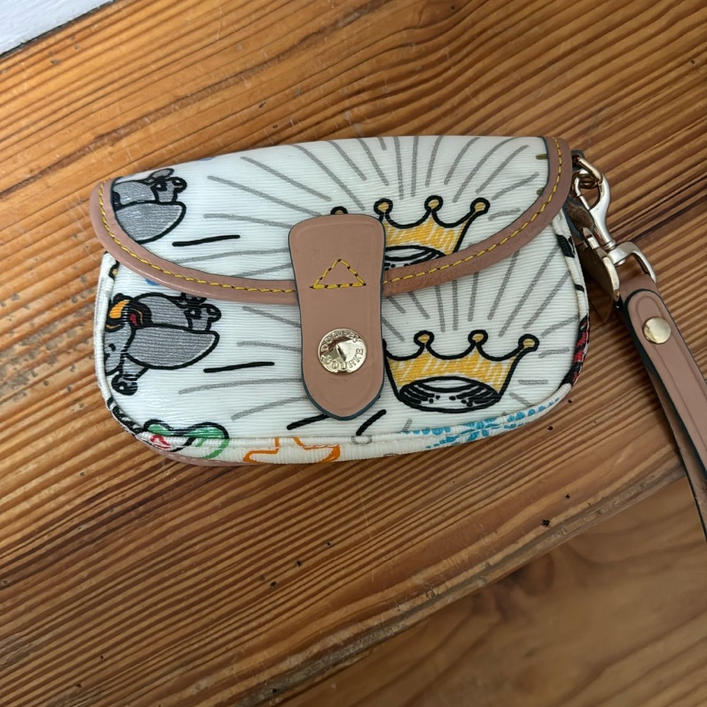 Dooney and Bourke white Disney parks sketch wallet wristlet excellent condition